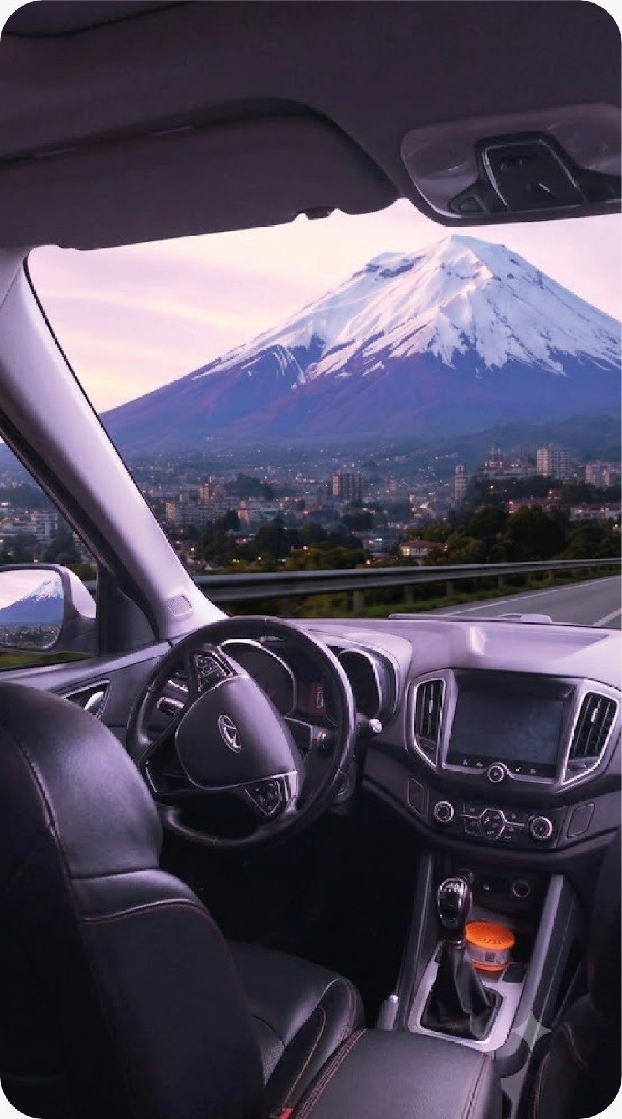 Interior del vehículo con vista al paisaje